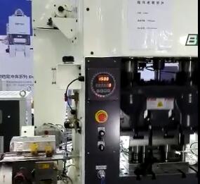 高速夾式国产探花视频在线衝床壓視頻